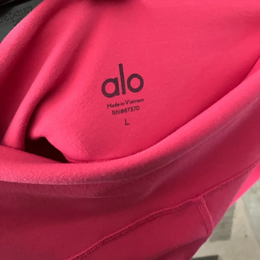 ALO Yoga Hot Pink Leggings - Picture 4 of 4